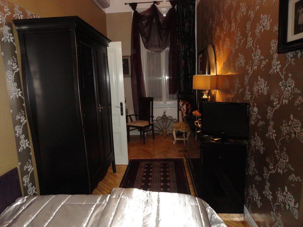 Apartment Boudoir