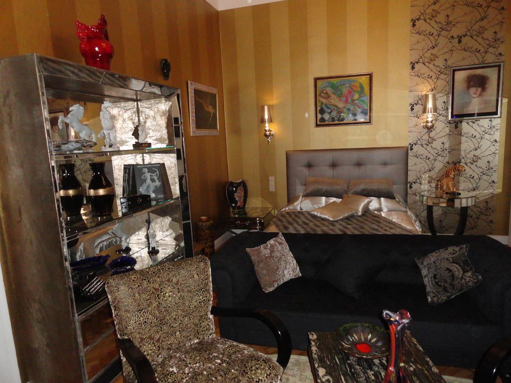 Apartment Boudoir *